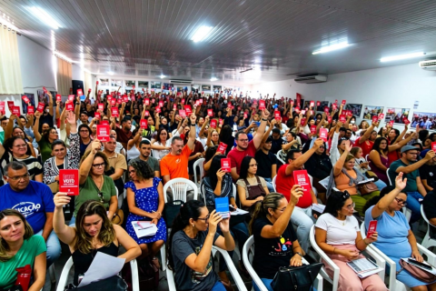 EDUCADORES DA REDE MUNICIPAL DE NATAL APROVAM GREVE POR TEMPO INDETERMINADO