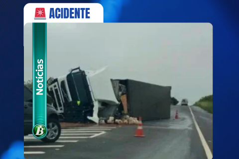 CARRETA TOMBA E INTERDITA PARCIALMENTE A BR-304 EM MACAÍBA